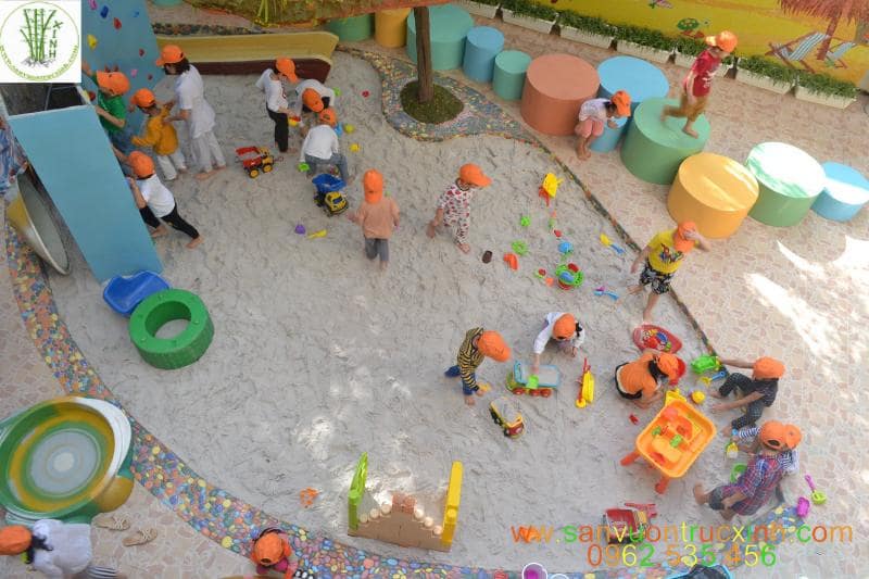 Sân chơi cát trong trường
